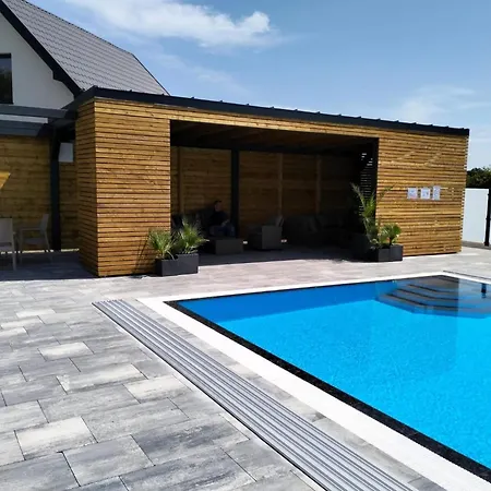 Two-story Cottages, Pool, Air Conditioning Holiday home
